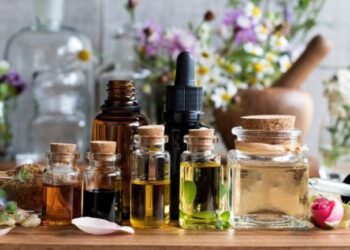 Essential Oils vs. Fragrances: Exploring the Pros and Cons